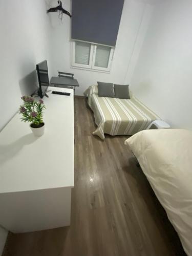 Apartamento Cerca Aeropuerto, FERIA, metro ,bus