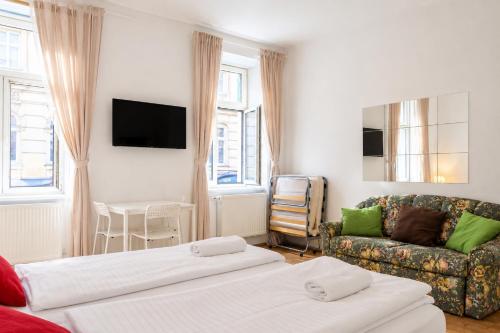 Central Vienna, Lovely Private Rooms in 3BR Shared Apt, TV & WIFI