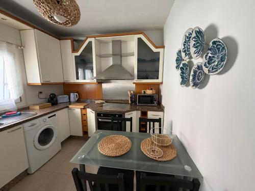 CORNELIA'S HOME 1B between LAS VISTAS & LOS CRISTIANOS BEACH