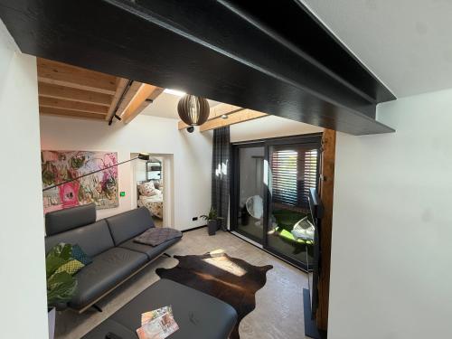 a living room with a couch and a table at gleisbett12-4 in Meiningen