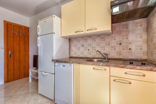 Apartments Ruza - Near Čikat and Centre with Private Parking