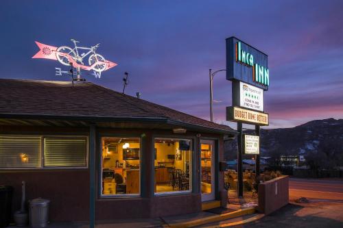 a kings inn restaurant with a sign on top of it at Inca Inn Moab in Moab