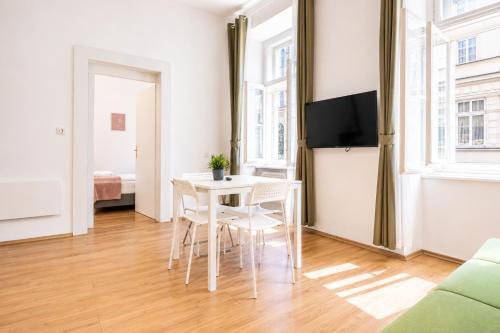 Spacious 2BR Apartment Heart of the City