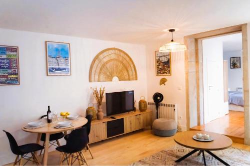 Free Parking! Only 2min Walk to Porto City Center!