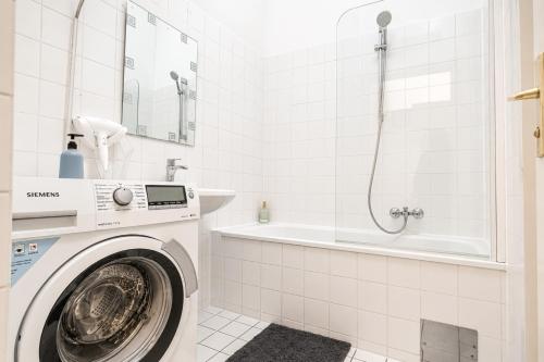 Affordable 1BR & LR Central Belvedere Location