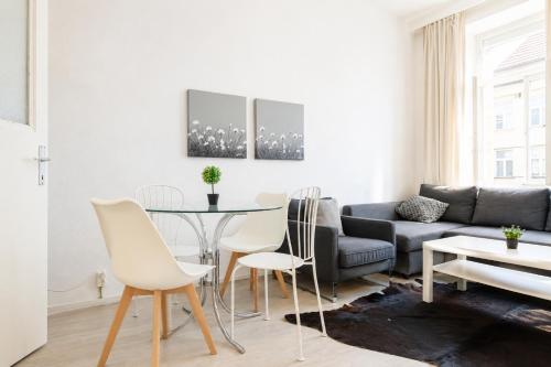 Affordable 1BR & LR Central Belvedere Location
