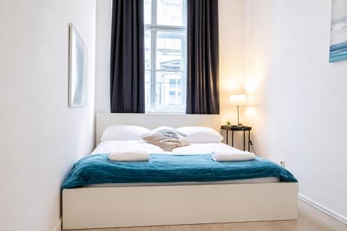 Affordable 1BR & LR Central Belvedere Location