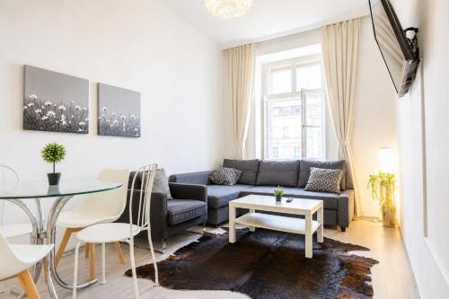 Affordable 1BR & LR Central Belvedere Location