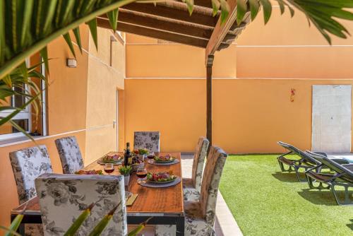 LUXURY VILLA with sea view, heated pool