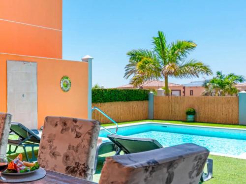 LUXURY VILLA with sea view, heated pool