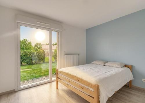 2 bedroom apartment - Garden - Private Parking - Close to old town