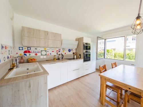 2 bedroom apartment - Garden - Private Parking - Close to old town