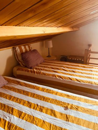 two beds in a room with a loft bed at La bohème, gîte de charme in Quincié-en-Beaujolais