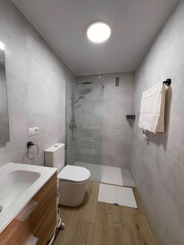 New Apartment Near City Center & Mountain