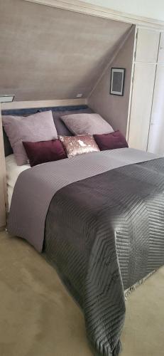 a bedroom with a large bed with many pillows at Blick-ueber-Hohegeiss in Hohegeiß