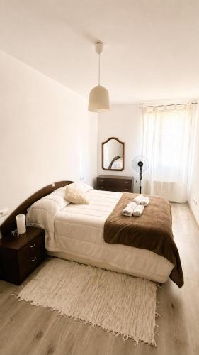 เตียงในห้องที่ Casa Cattleya