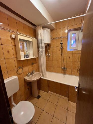 a bathroom with a toilet and a sink and a tub at Villa Miranda - Croazia in Omiš