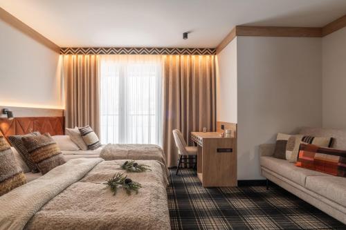 a living room with a couch and a table at Residence Tatrzański Park in Poronin