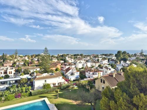 Las Palmeras Marbella with Sea Views