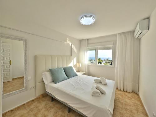 Las Palmeras Marbella with Sea Views