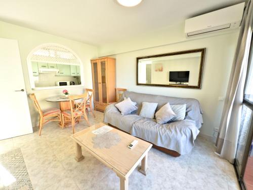 Las Palmeras Marbella with Sea Views