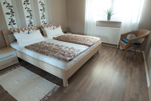 Ein Bett oder Betten in einem Zimmer der Unterkunft Ferienwohnung Viabella