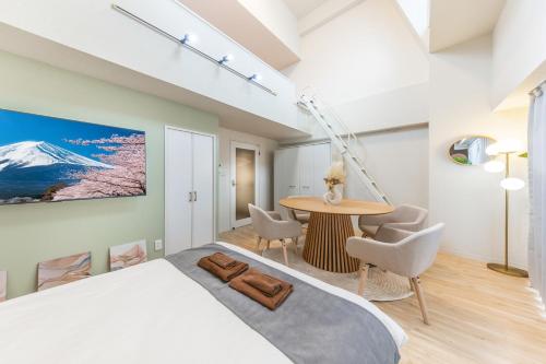 New Open,6-minute walk from Shibuya Station and 3-minute walk from Shinsen Station, Direct access to major stations on the Yamanote Line, EV available, 4 people ,Loft house