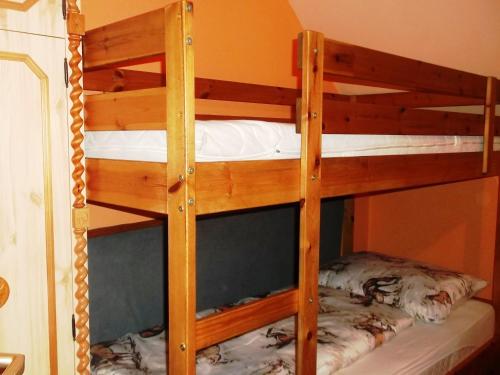 a couple of bunk beds in a room at Czakó Vendégház és Nyaralóudvar in Szilvásvárad