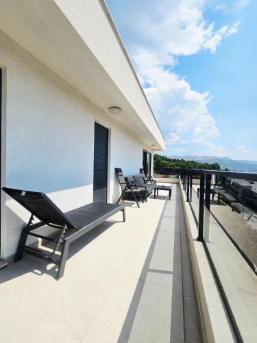 ILARI - luxury 100m2 penthouse, best terrace & view in Split