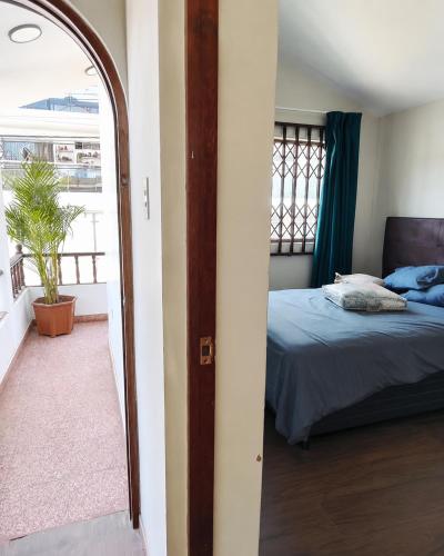 a bedroom with a bed and a mirror at Lanni House in Huanchaco