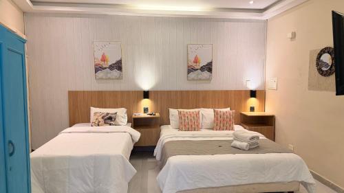 a room with two beds in a room at Hotel Hassler in Asunción