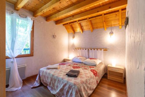 a bedroom with a bed in a room with a window at Gîte Viscos - L'escapade en famille l Ô Domaine de Geu in Geu