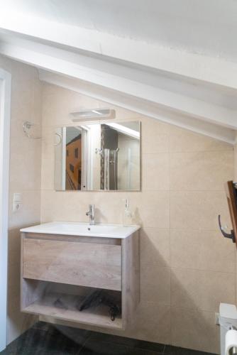 a bathroom with a sink and a mirror at Casa Loma Manolo in Molinaseca