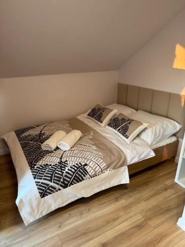 two beds sitting next to each other in a bedroom at Sonińskie Wzgórze Domki 
