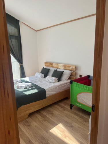 a bedroom with a bed in a small room at Shenlik Cozy House in Chʼinchʼin
