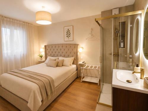 New Heart of Antibes 3BEDROOMS queen beds AC