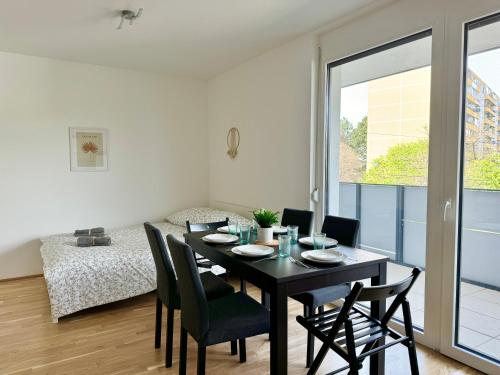 Modern Danube Apartment with Balcony & Free Parking