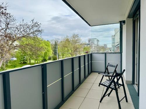 Modern Danube Apartment with Balcony & Free Parking