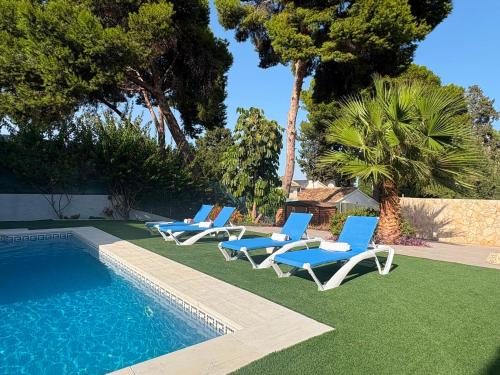 Villa Paraiso pool and garden