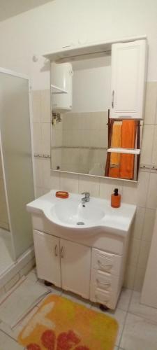 a bathroom with a white sink and a mirror at Tropical Orange House in Ducos