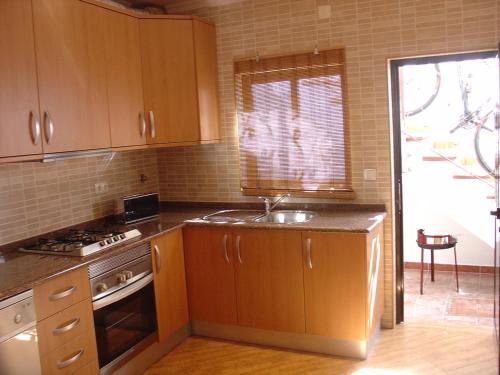 Кухня или мини-кухня в Apartamento Sol e Mar
