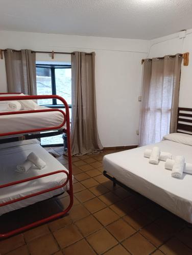 a room with two bunk beds and a window at Albergue de Ruesta in Ruesta