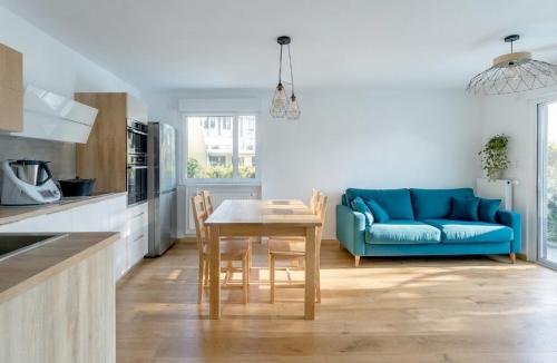 2 bedroom apartment - Garden - Private Parking - Close to old town