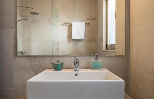 Bilik mandi di Cedar Bay Beachside Villas