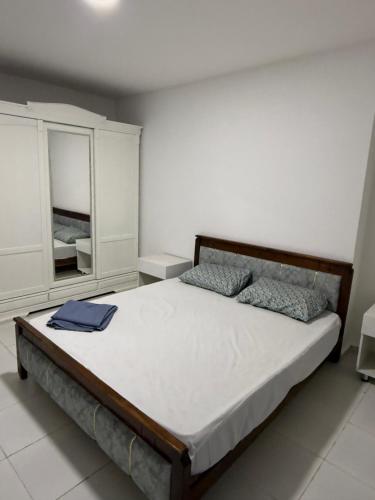 a bedroom with a bed and a dresser at Résidence assia in Jijel