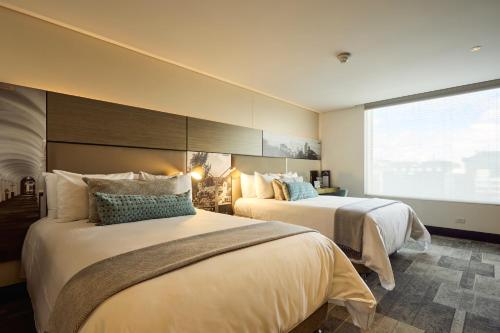 EK Hotel By Preferred Hotels Group में एक कमरे में एक या कई बेड
