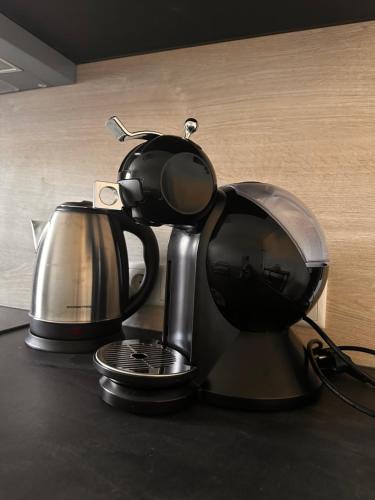 a coffee maker and a tea kettle on a counter at Ferienwohnung EG in Gräfenhainichen