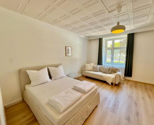 Central Apartment with Park View