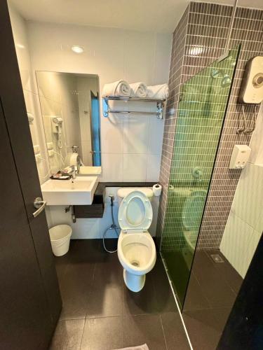 a bathroom with a toilet and a sink and a shower at BB House Khlong Tan บีบีเฮ้าส์ คลองตัน in Bangkok