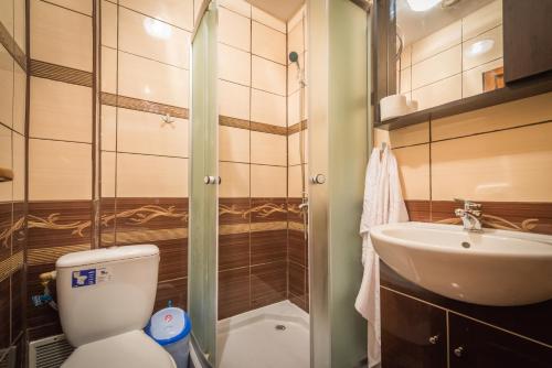 Ett badrum på Hotel Foisor